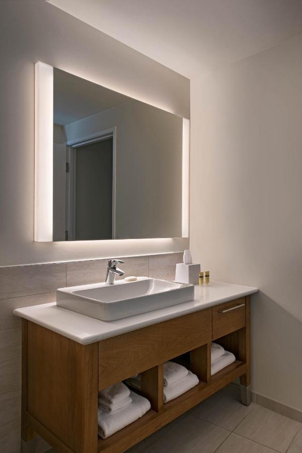 Hotel Element At The Metropolitan Detroit