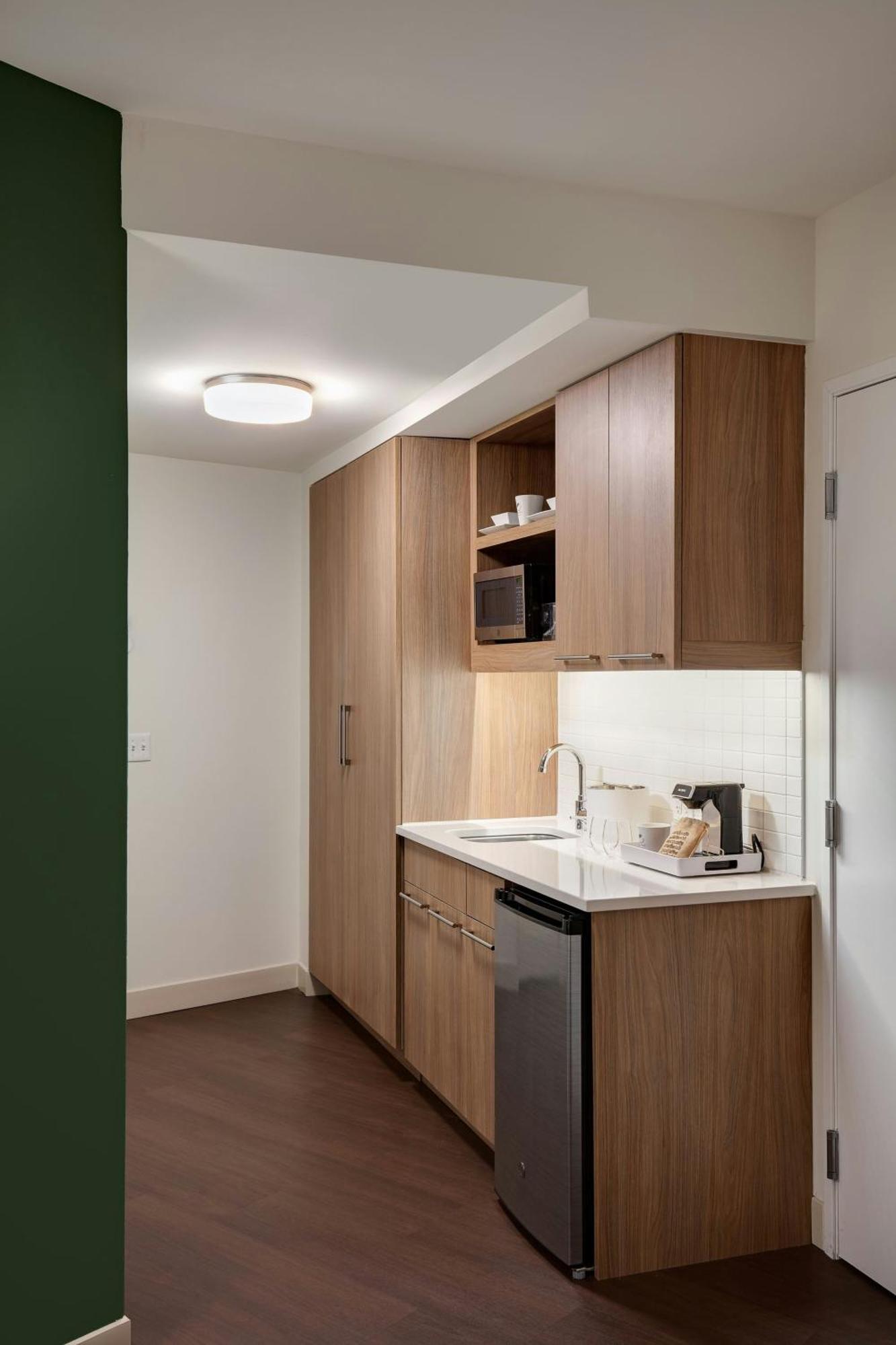Element At The Metropolitan Hotel 3*